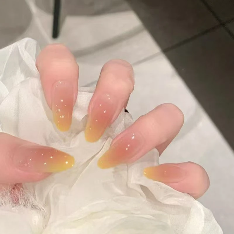 秋冬蜜桃乌龙色穿戴甲短方圆渐变奶咖奢华感甜酷风美甲成品凸显精