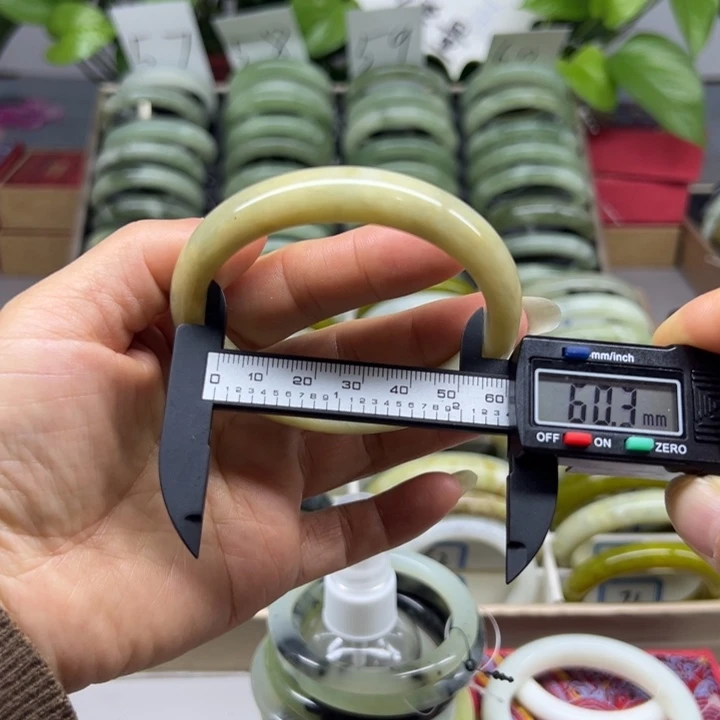 蛇纹石玉未镶嵌手镯35