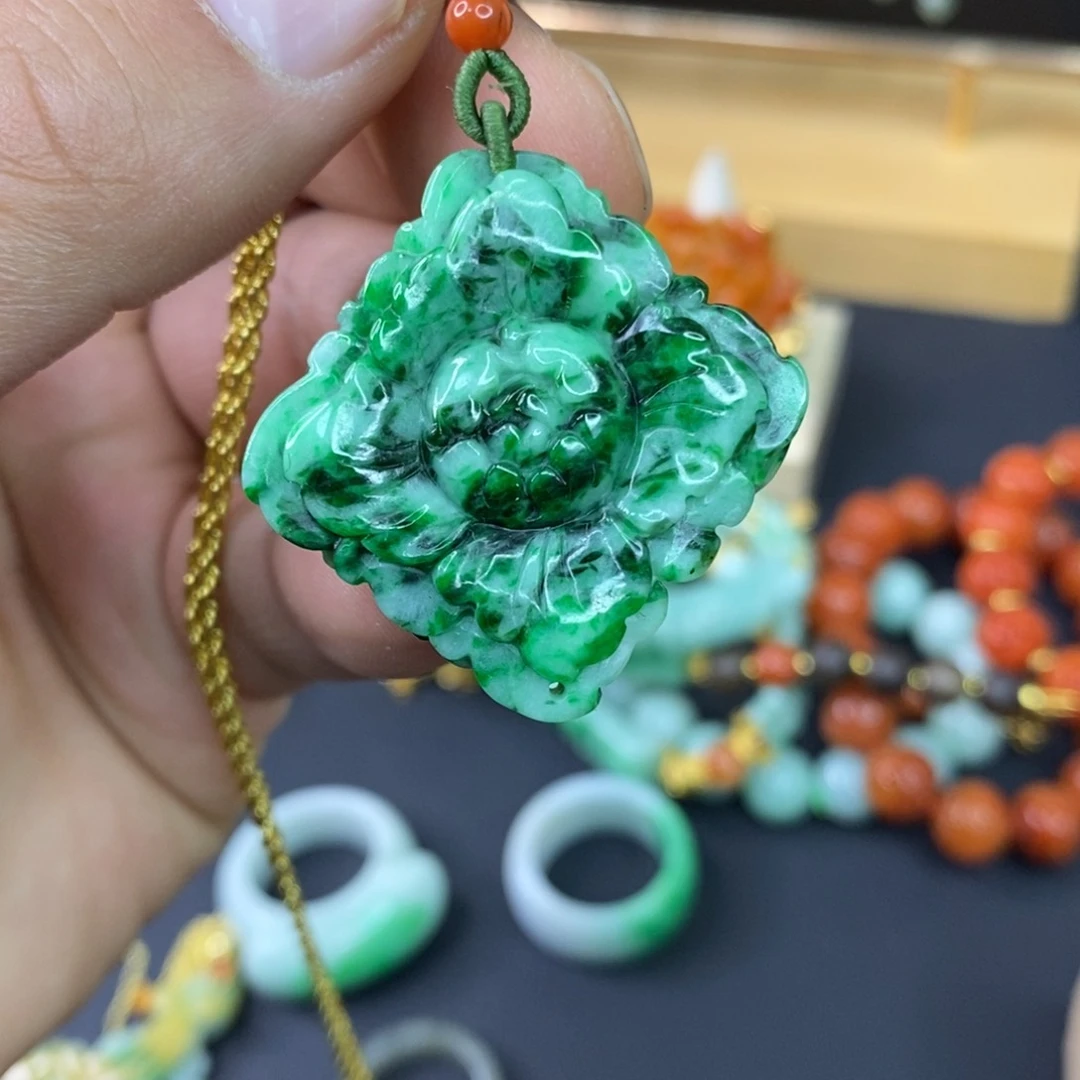 颈饰未镶嵌翡翠吊坠