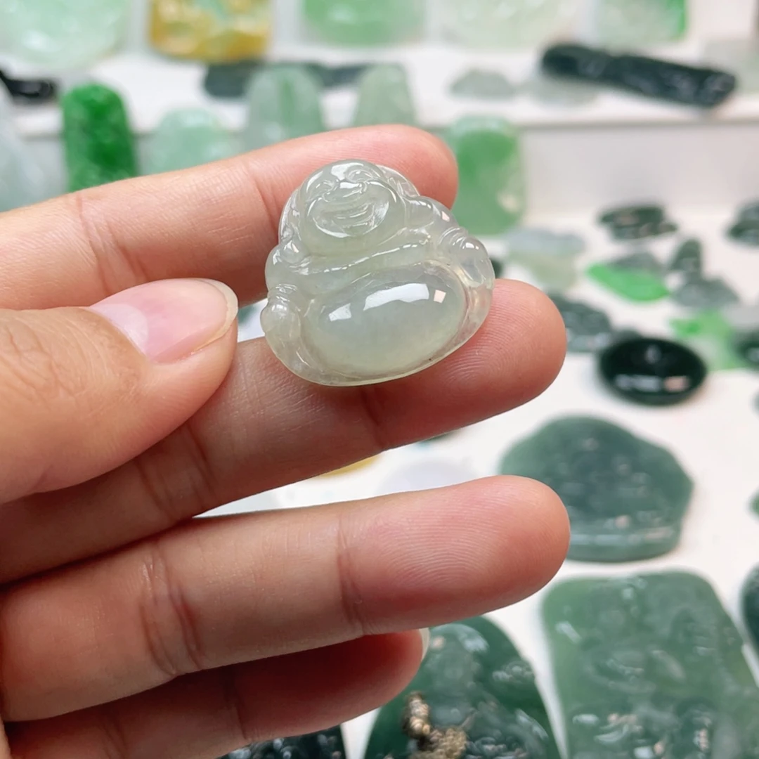 翡翠颈饰未镶嵌佛公