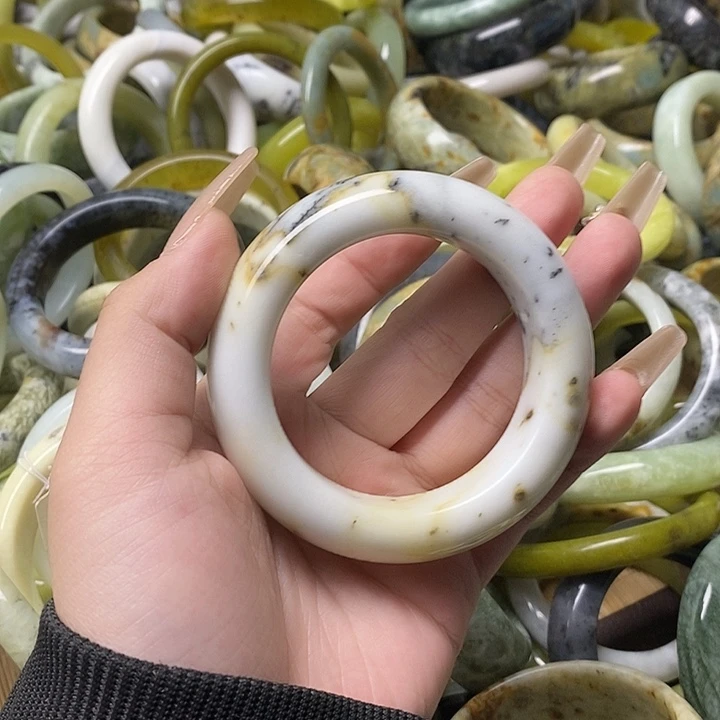 蛇纹石玉未镶嵌手镯