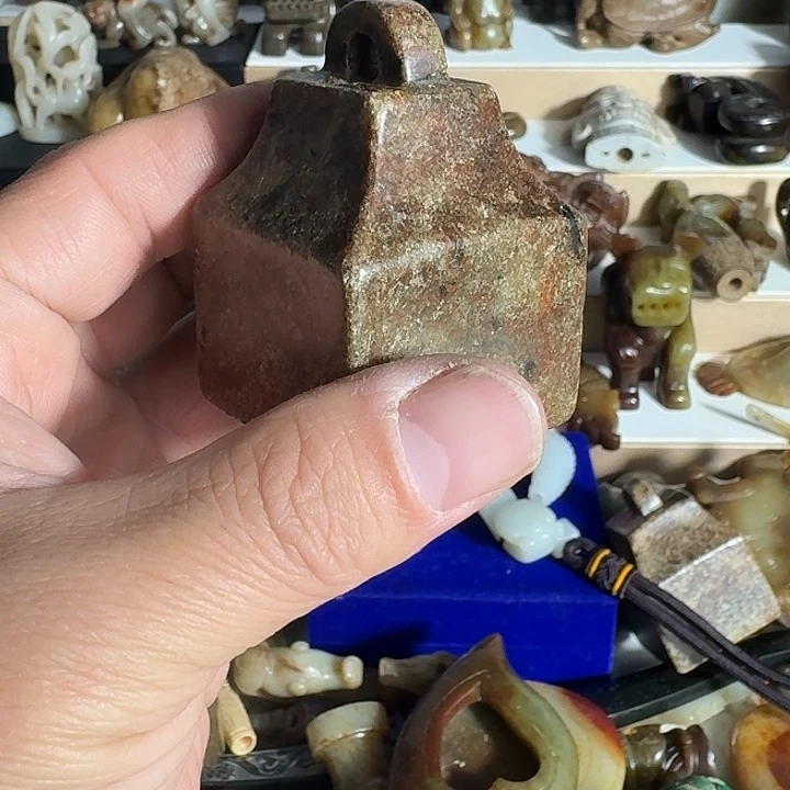 摆件瓷器等艺术作品多次