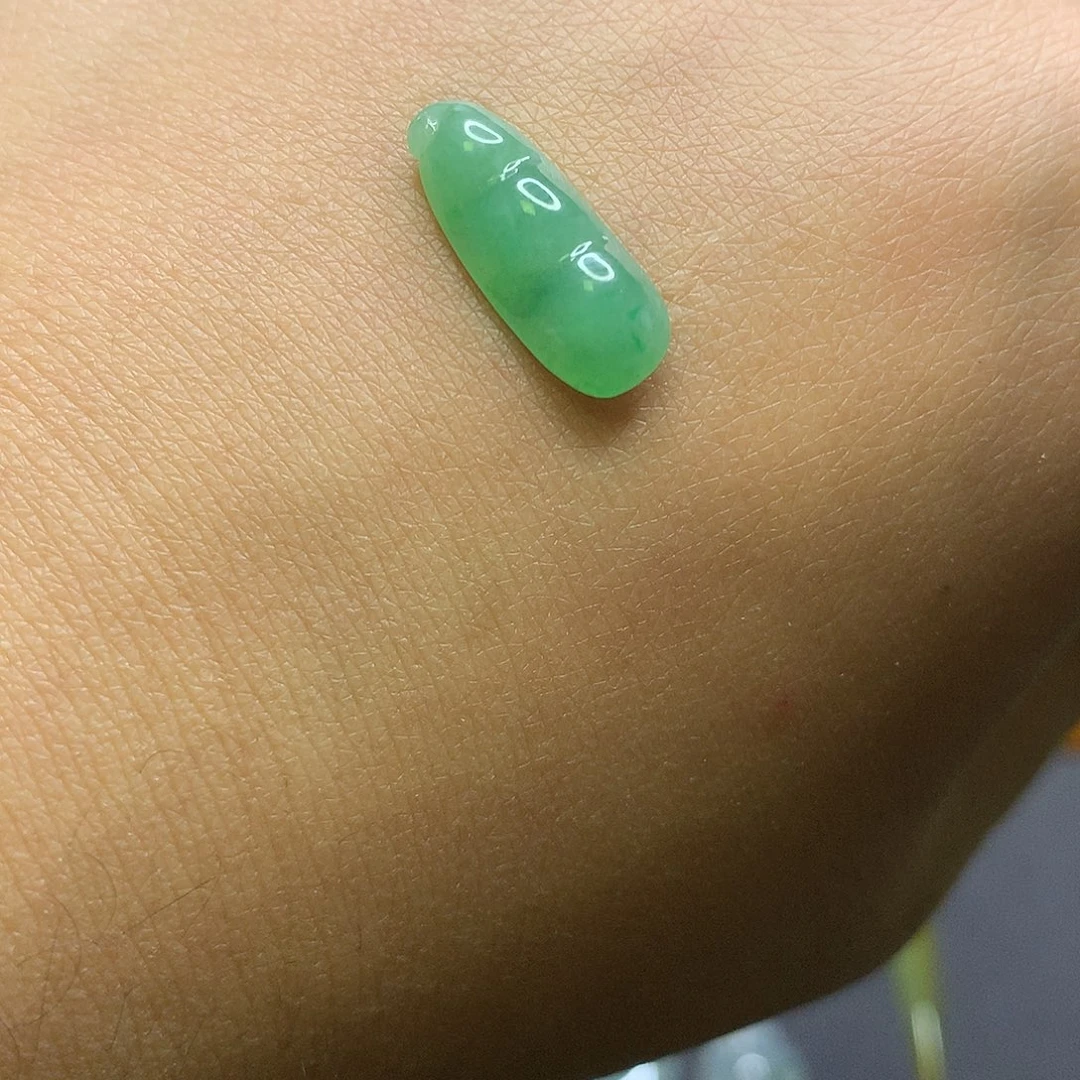 翡翠未镶嵌颈饰四季豆