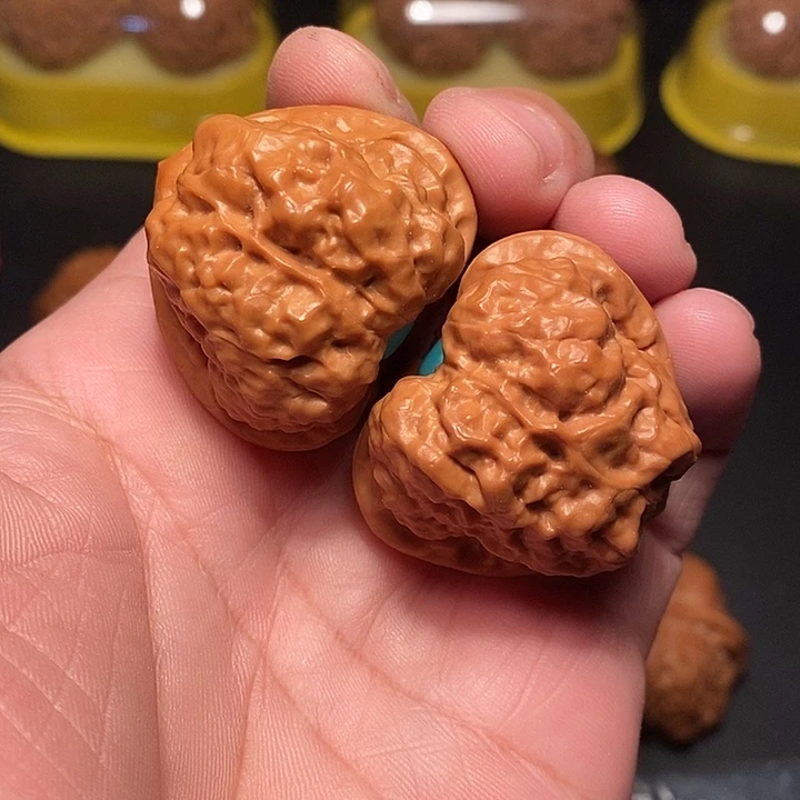 文玩核桃吊坠40尺，镶嵌蛤蟆头