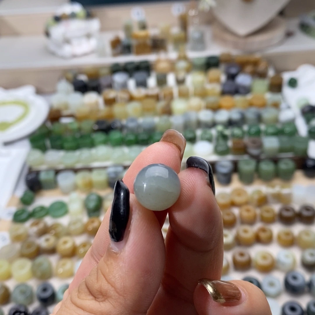 和田玉未镶嵌颈饰微瑕