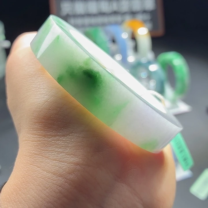 定制翡翠未镶嵌翡翠手镯