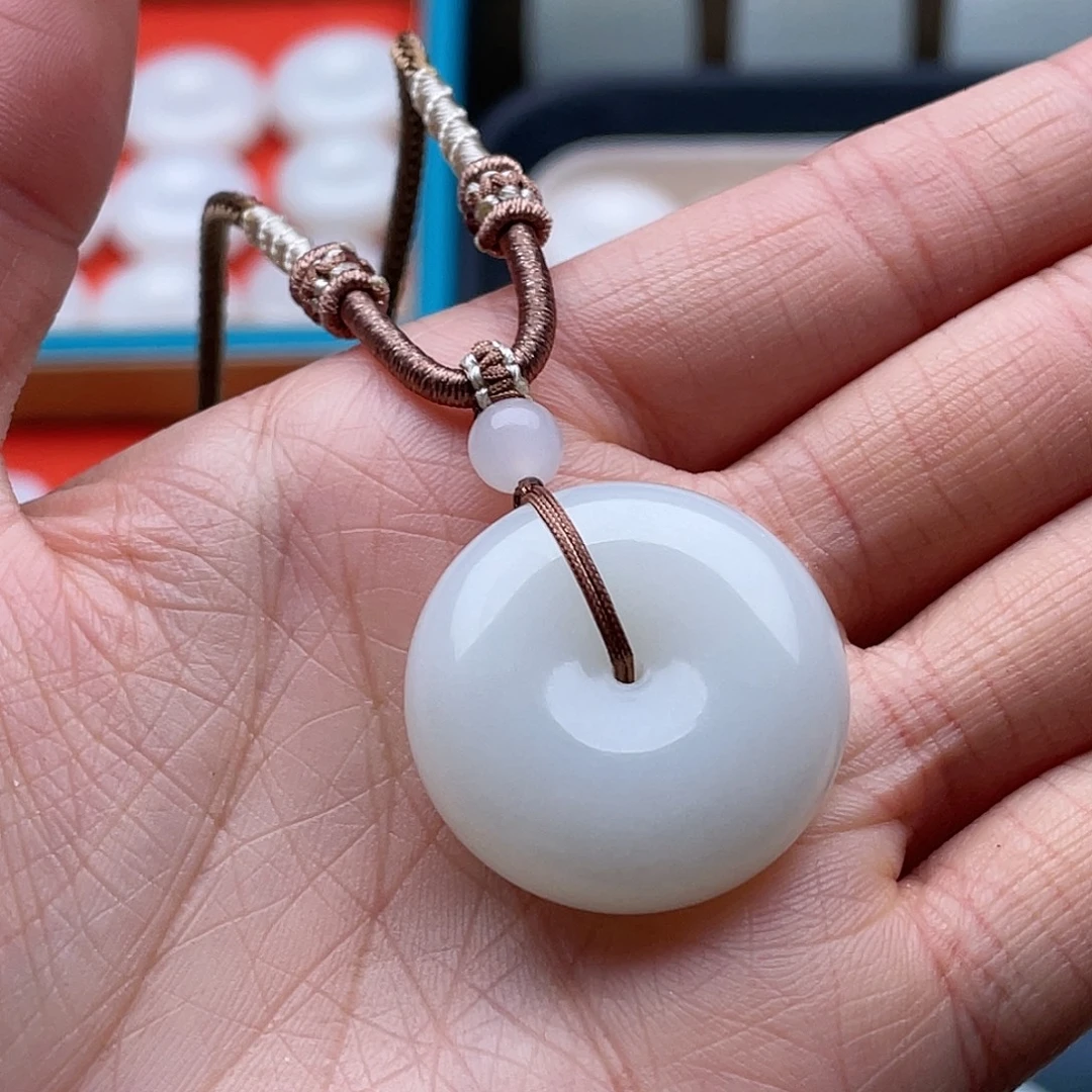 帅***调和田玉未镶嵌颈饰