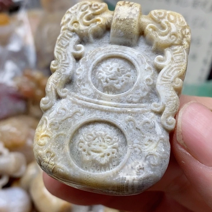 硅化珊瑚(珊瑚玉)未镶嵌颈饰