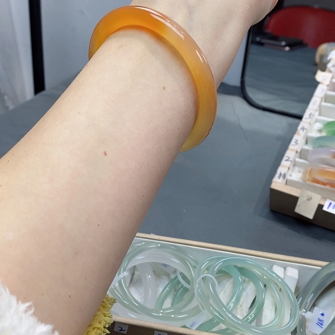 玛瑙/玉髓手镯未镶嵌微**末