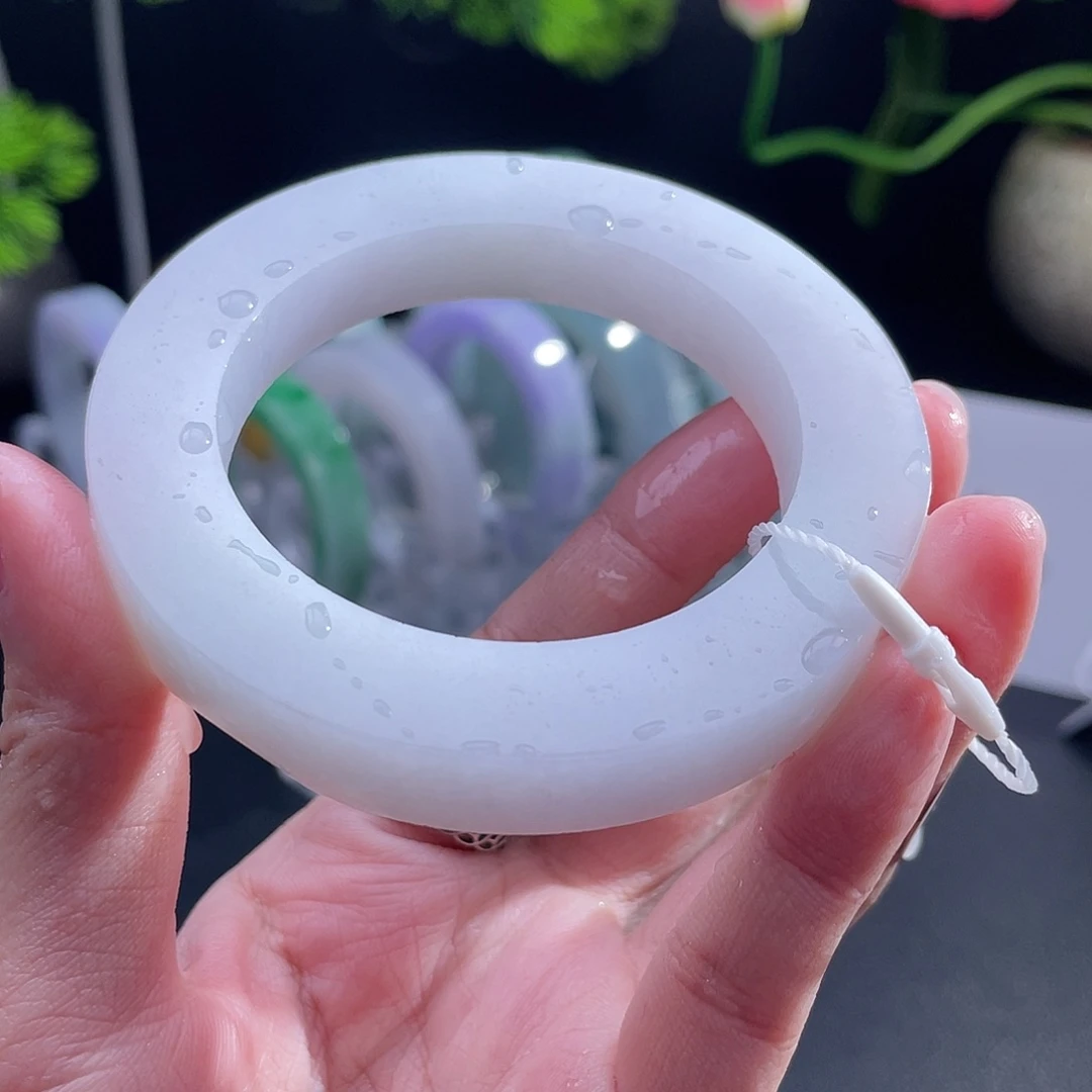 未镶嵌翡翠手镯定制翡翠