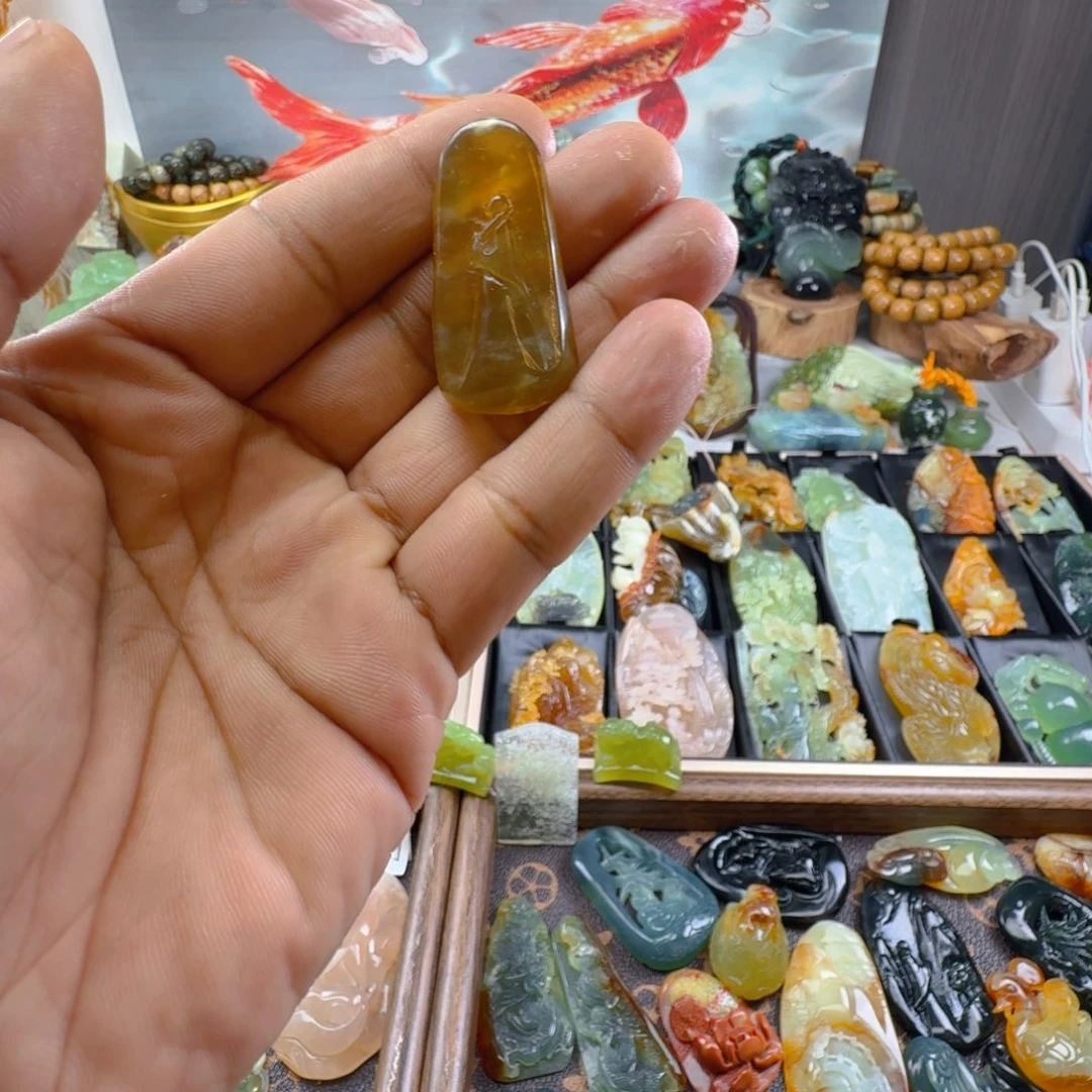 蛇纹石玉未镶嵌颈饰