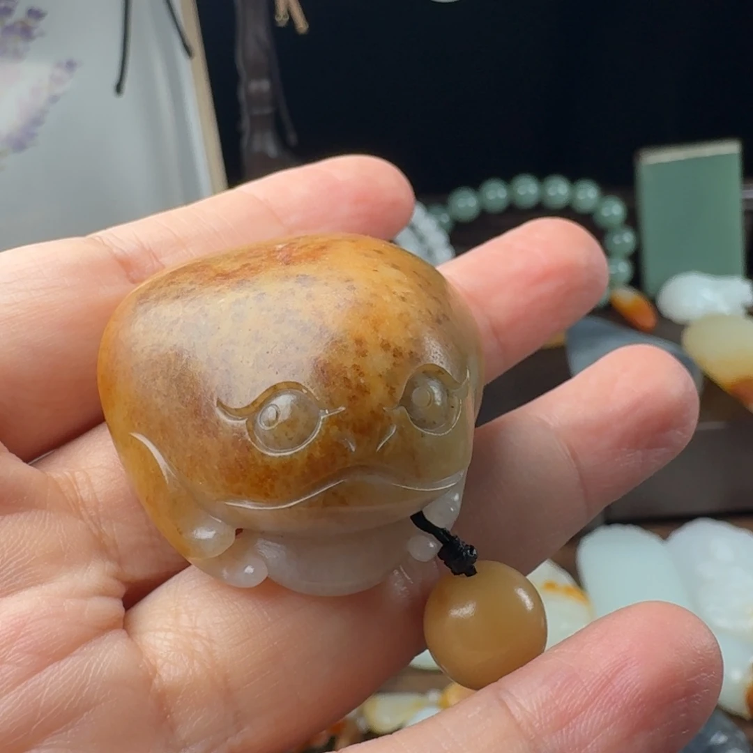 小***葛和田玉未镶嵌颈饰金蟾