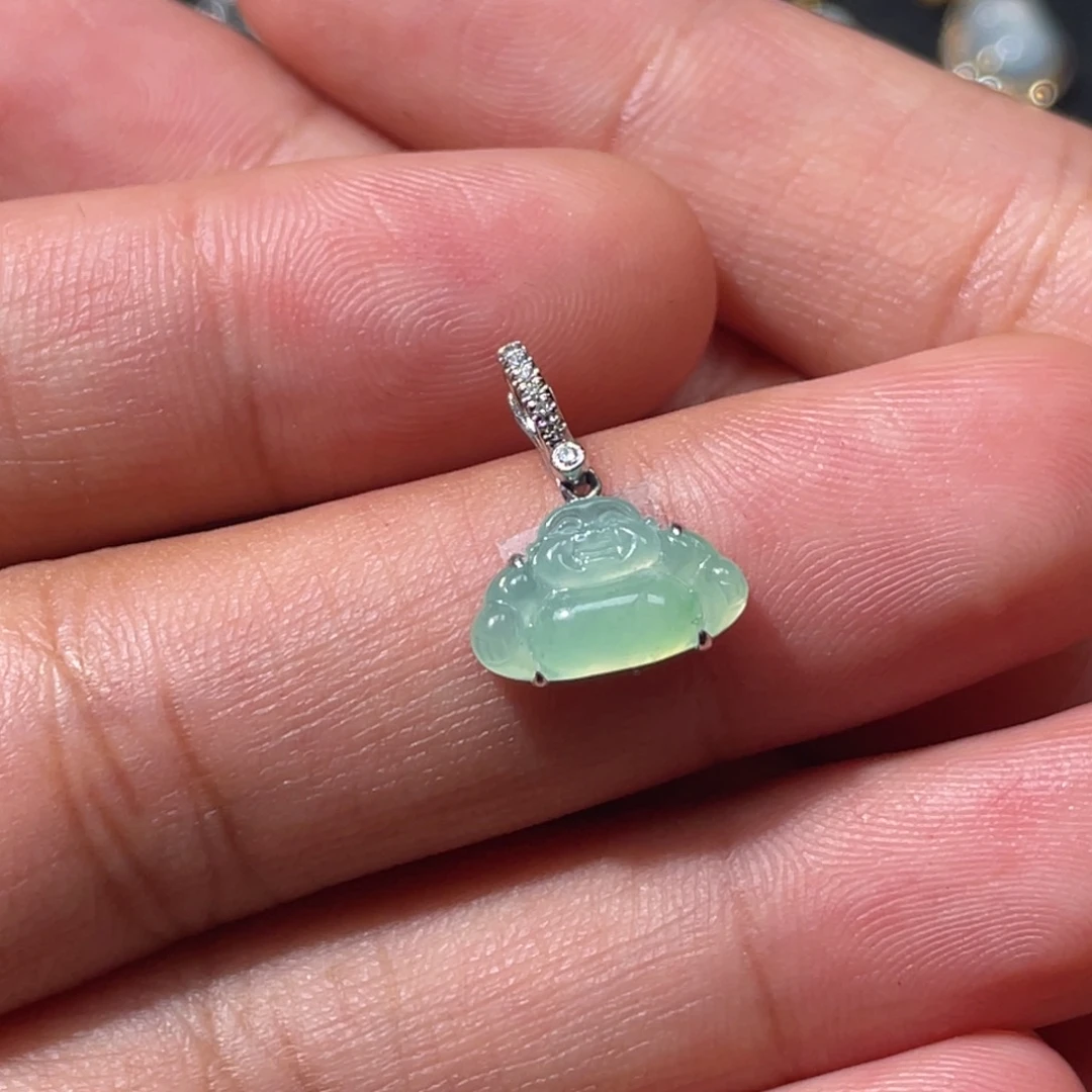 颈饰18K金镶嵌翡翠吊坠