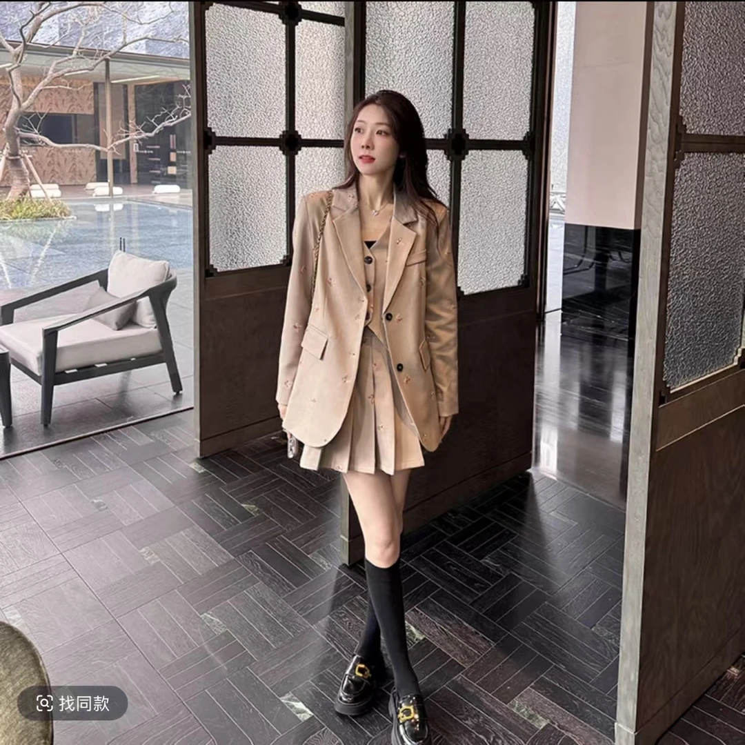 壹壹杜塞画廊春季气质显瘦刺绣西装马甲高级感显瘦百褶裙三件套