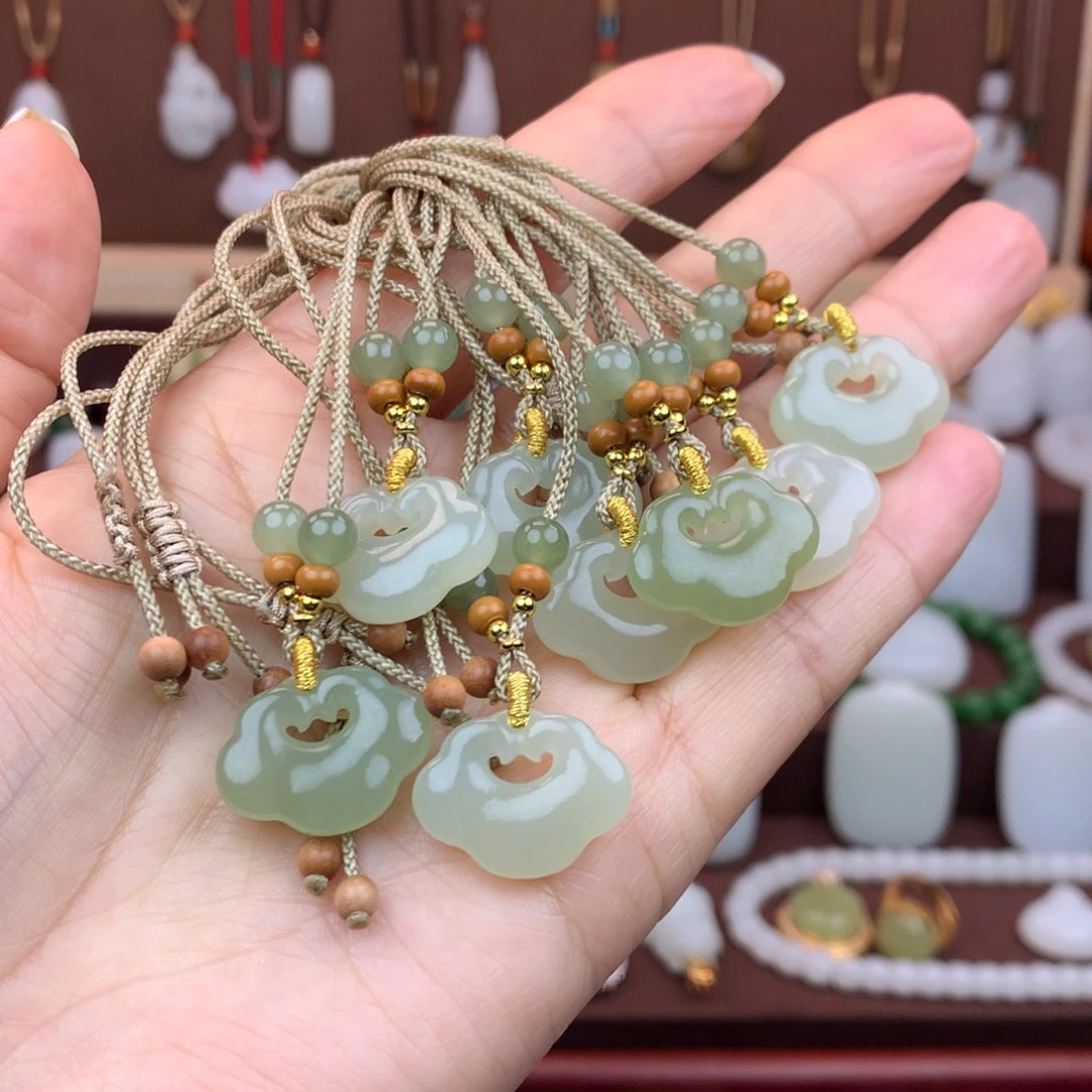 和田玉颈饰未镶嵌稳****）