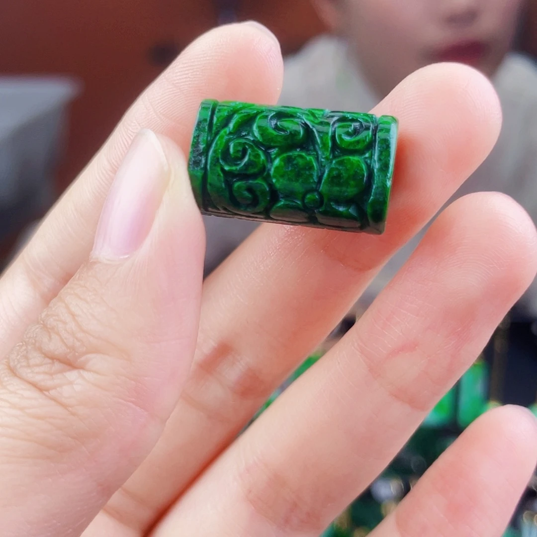 翡翠未镶嵌颈饰饰品