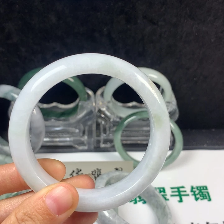 翡翠未镶嵌手镯29号。 59圈