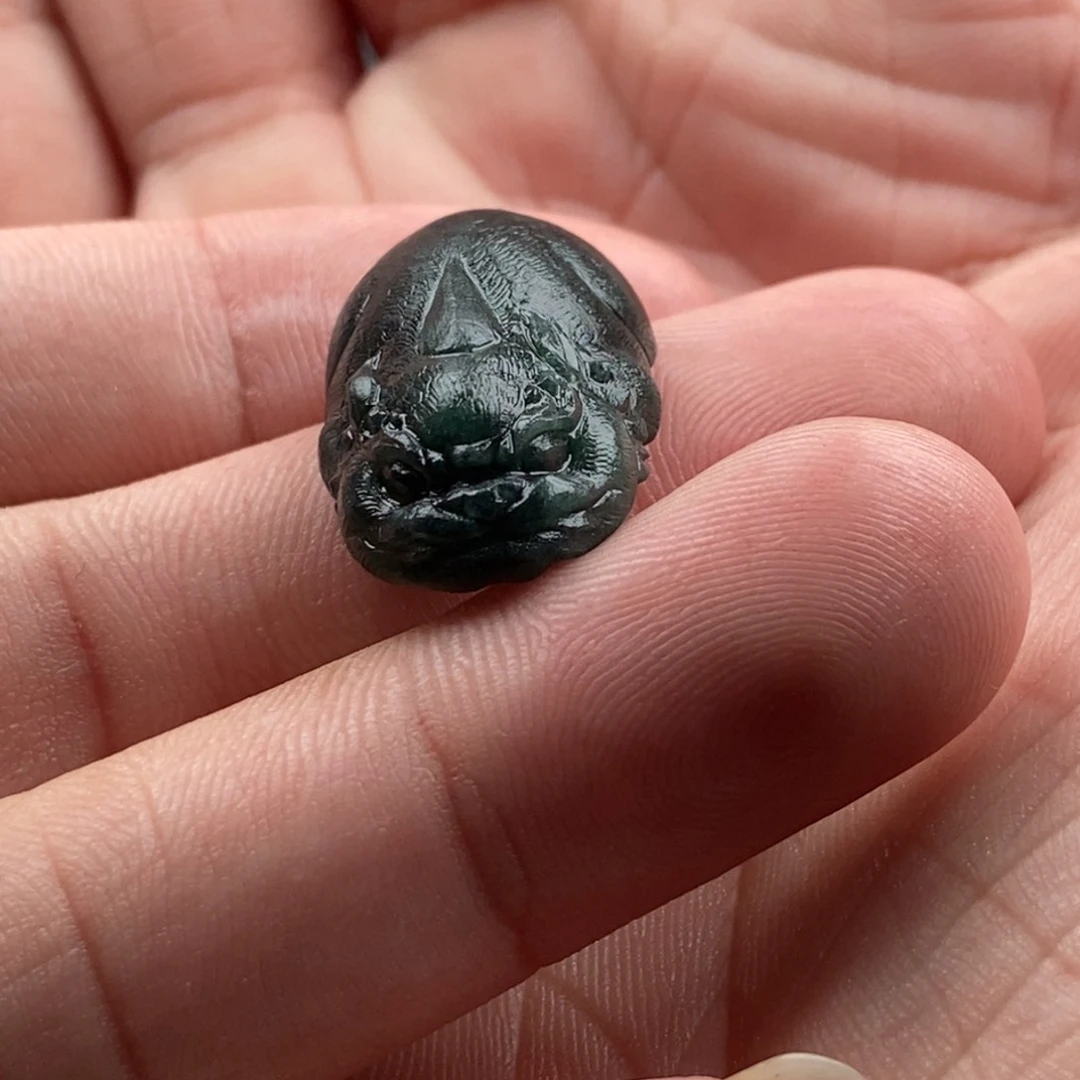翡翠未镶嵌颈饰貔貅