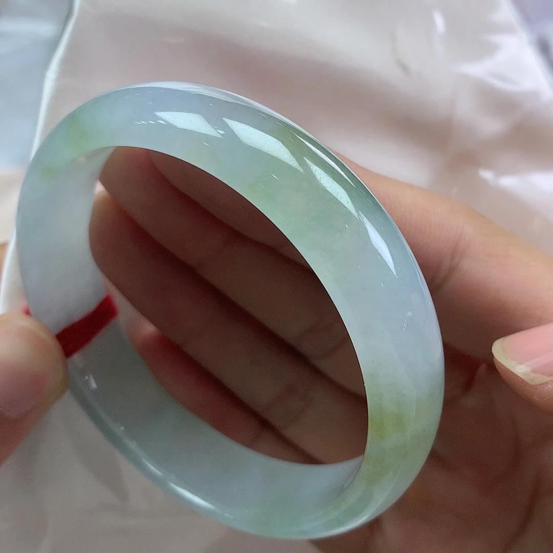 翡翠手镯未镶嵌翡翠