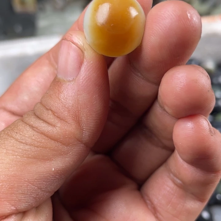 软玉未镶嵌珠宝半成品有包容