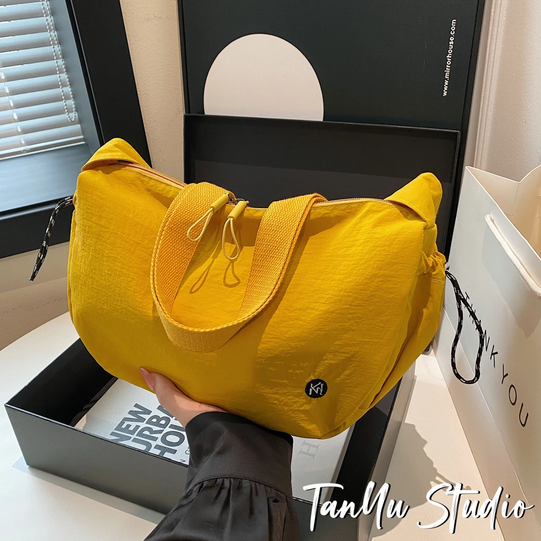 探屿新款超轻便运动斜挎饺子包健身大容量斜挎通勤百搭潮流单肩包