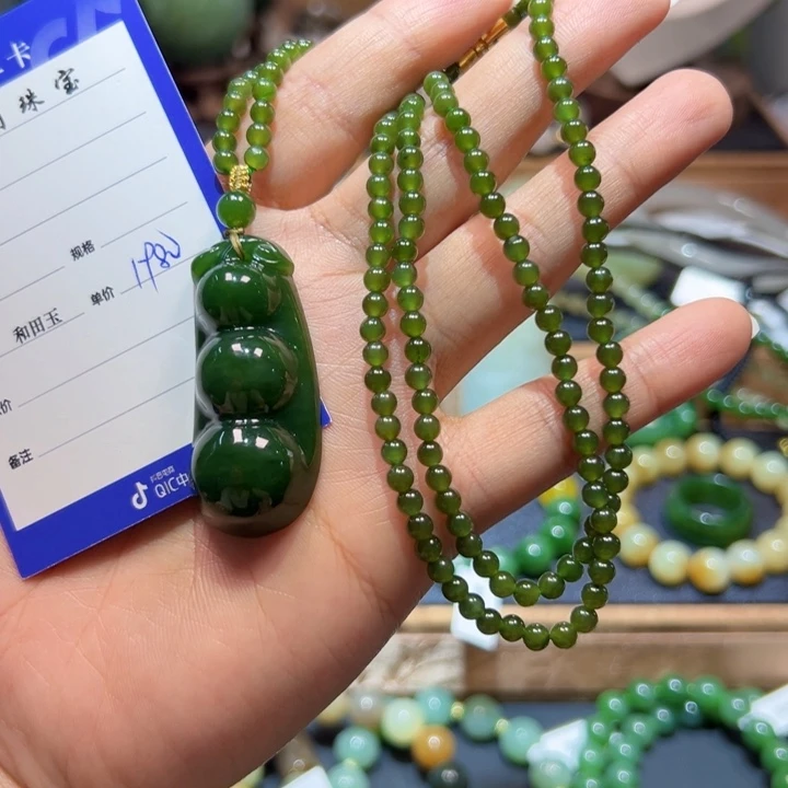 颈饰未镶嵌和田玉