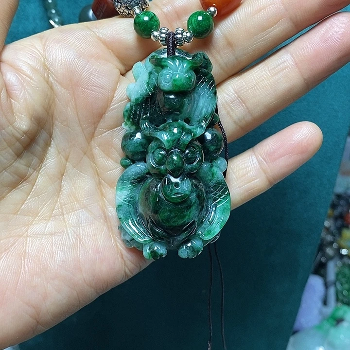 翡翠未镶嵌吊坠(赠链)