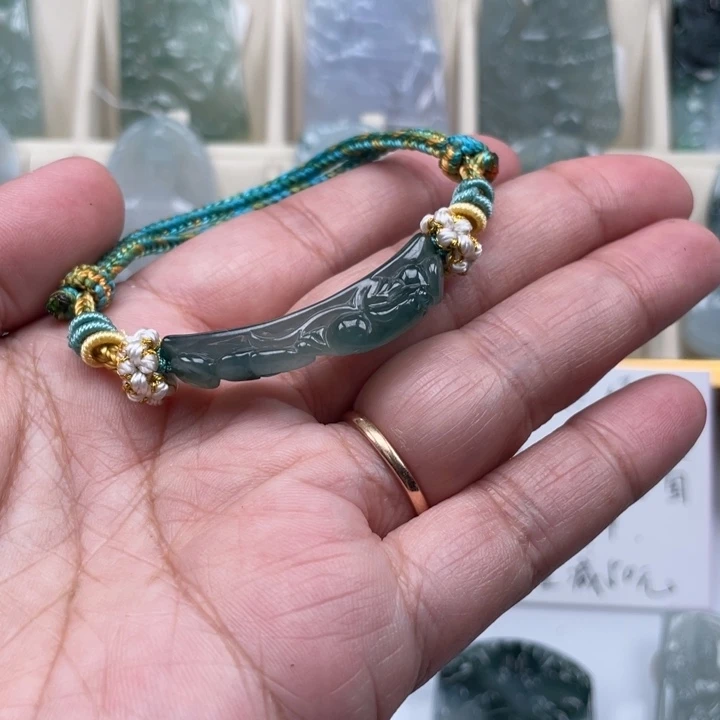 翡翠未镶嵌颈饰玉