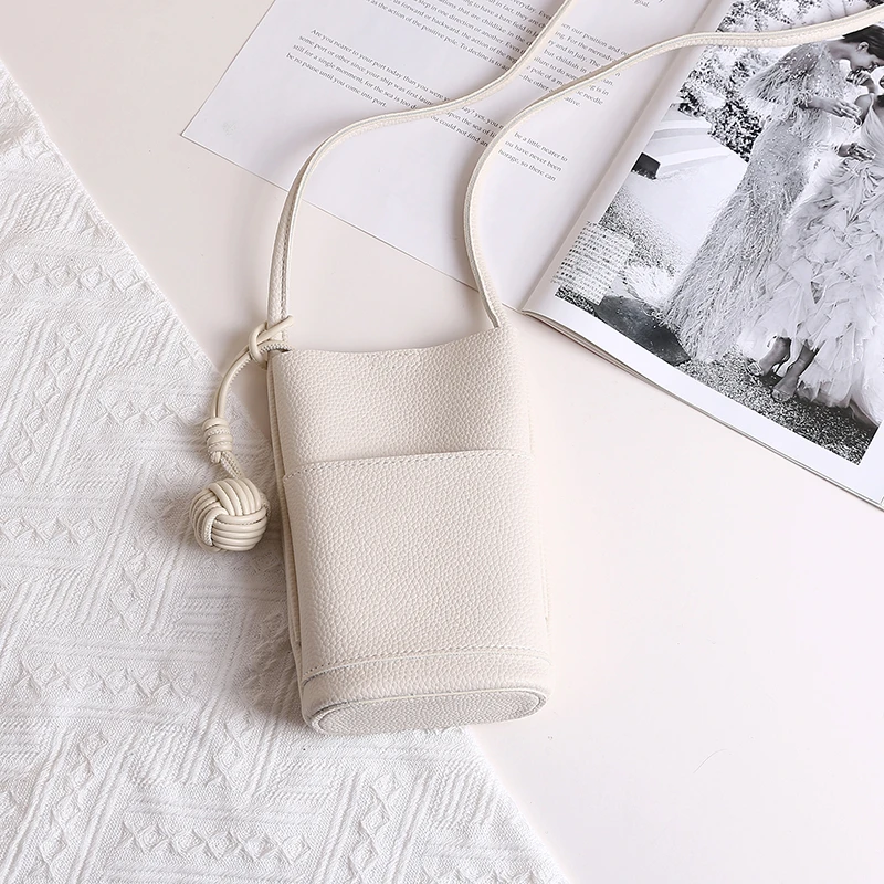 2025韩国新款软皮手机包ins休闲斜挎小包简约百搭迷你编织球包包