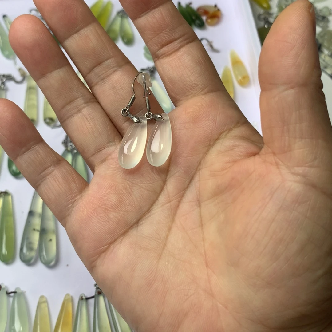 蛇纹石玉未镶嵌耳环