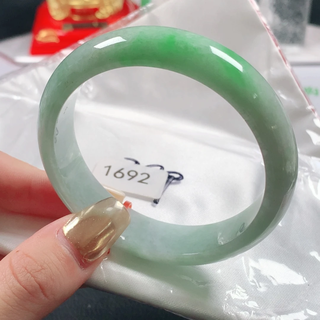 未镶嵌手镯翡翠天然翡翠手镯