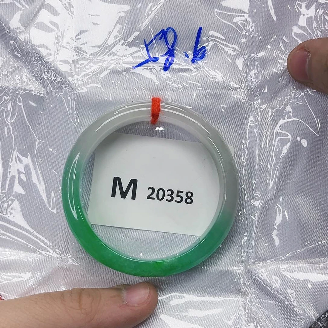 翡翠手镯未镶嵌多样性