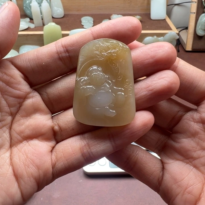 和田玉未镶嵌颈饰且末佛