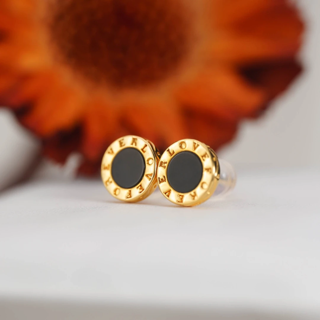 18k金黑圆饼耳钉【QL06303】