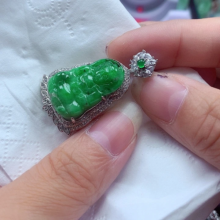 翡翠银S925镶嵌颈饰翡翠