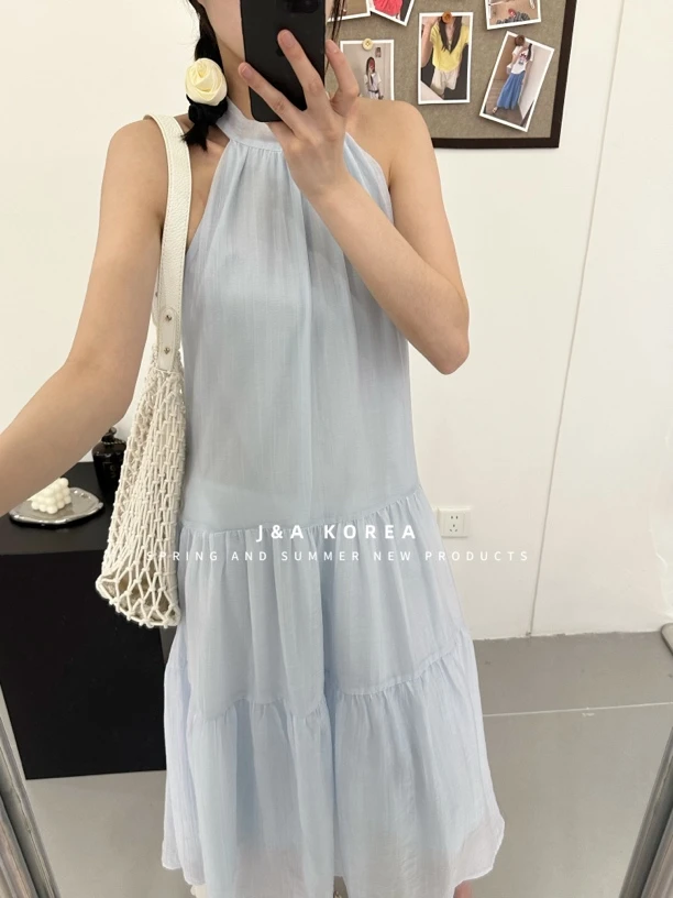 蓝色挂脖吊带长裙女夏季气质露肩法式绝美度假风连衣裙