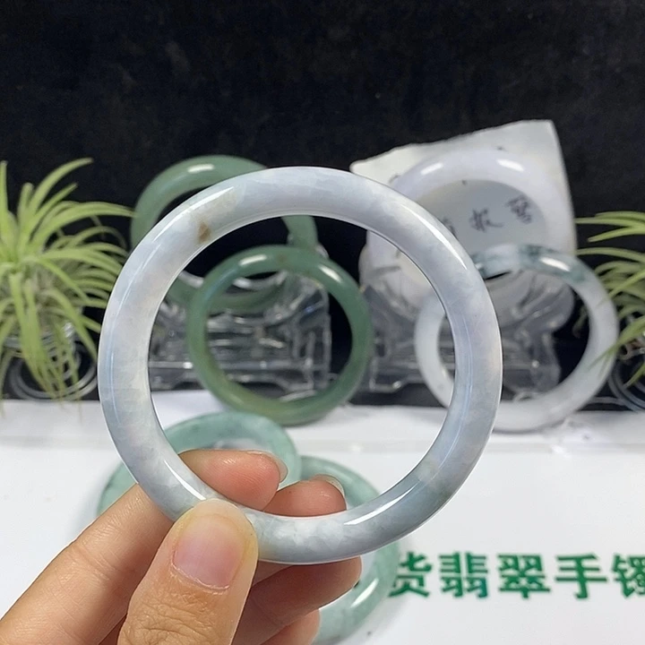 未镶嵌手镯翡翠90号。 56圈