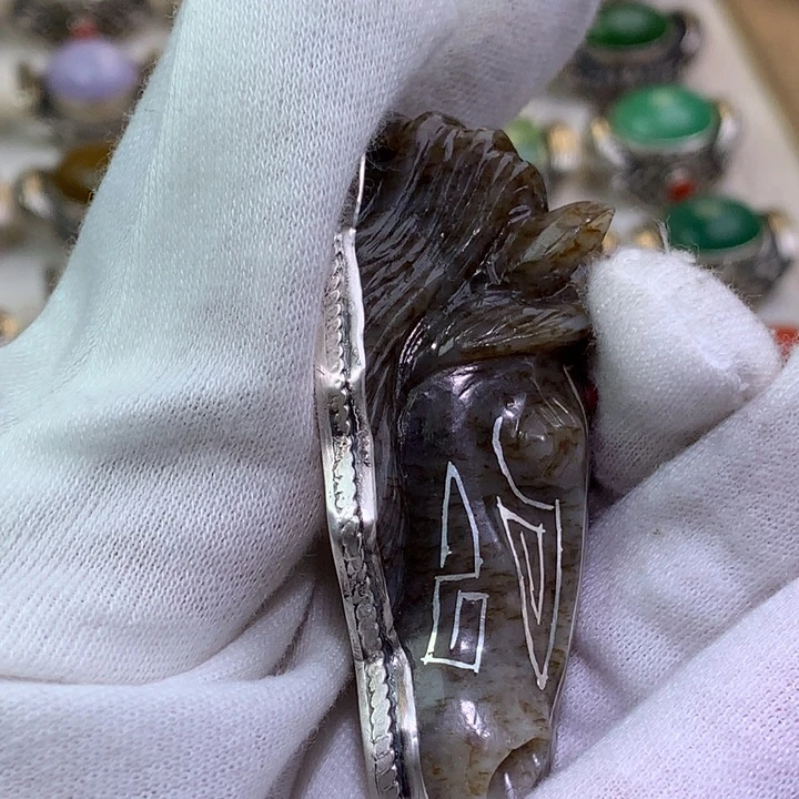 道***。和田玉（糖玉）足银镶嵌颈饰