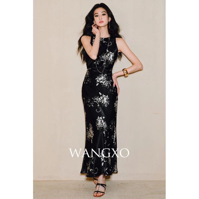 WANGXO【书香美人】削肩挂脖剪花提花斜裁A摆连衣裙2401597W