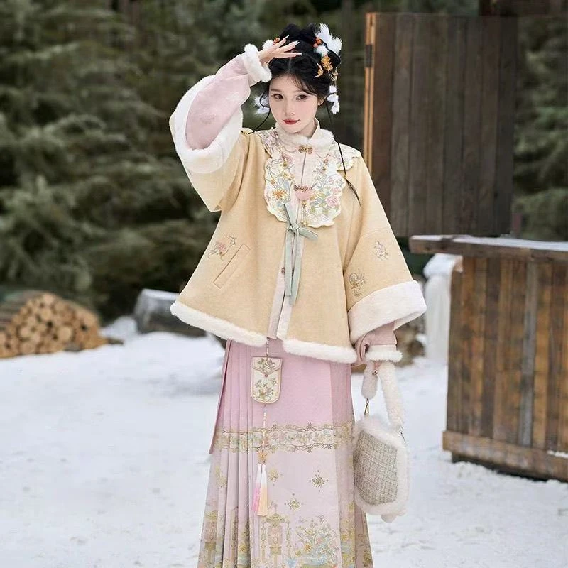 原创汉服 岁朝清梦 琵琶袖圆领半袖马面裙套装女2024年秋冬款