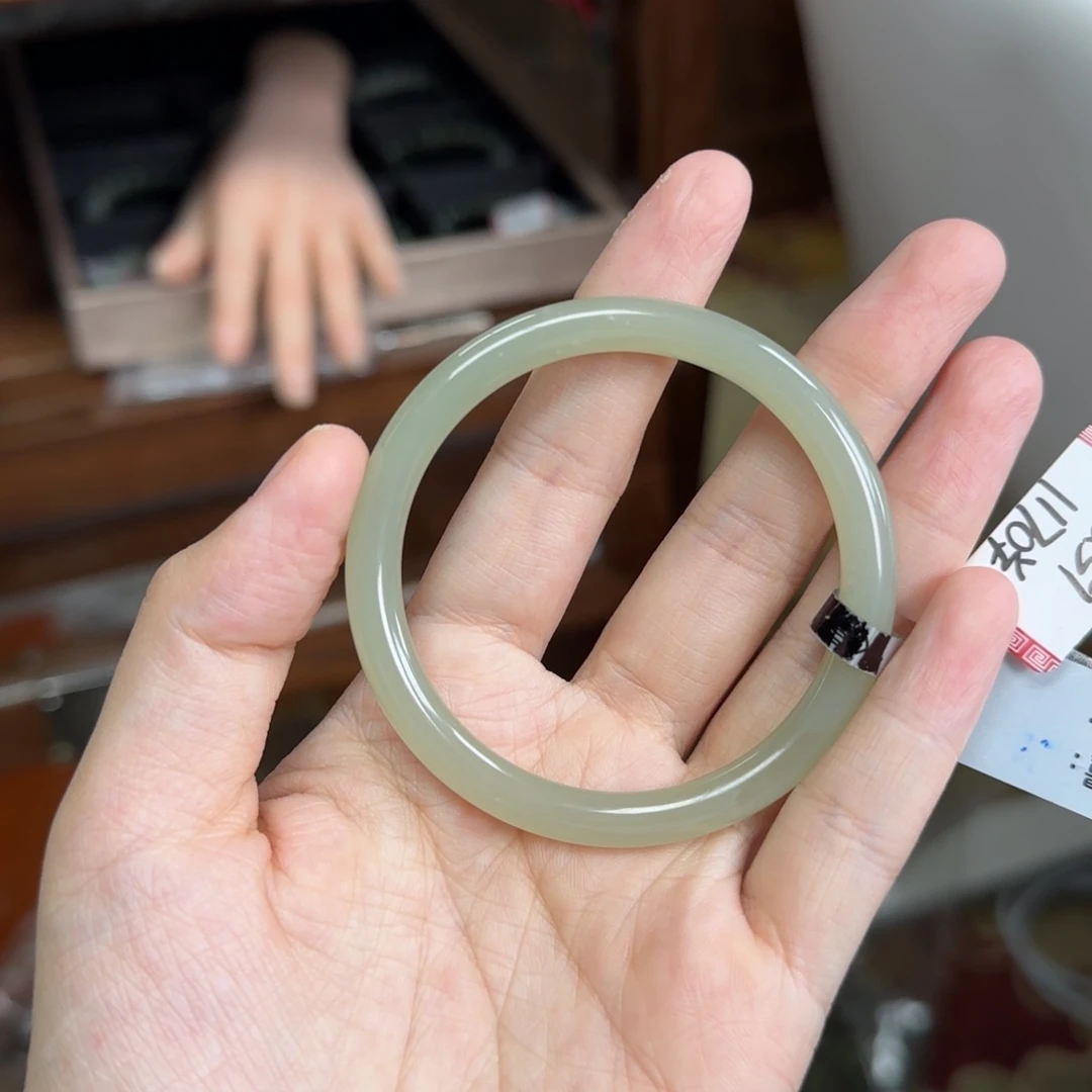 和田玉未镶嵌手镯51