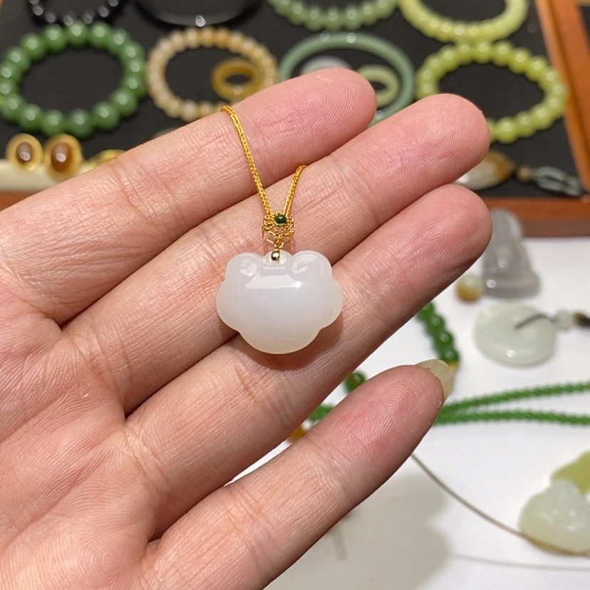 【闪购商品】吊坠(不含链)18K金镶嵌和田玉
