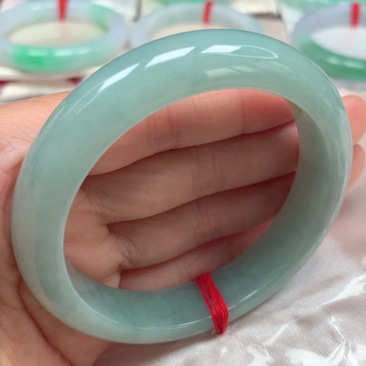 翡翠手镯未镶嵌冰满绿