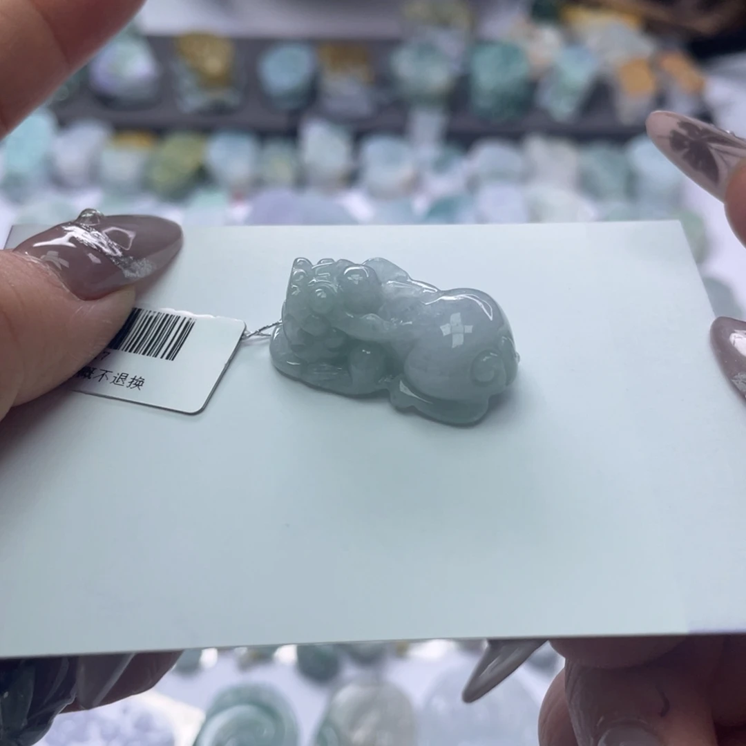 翡翠颈饰未镶嵌貔貅