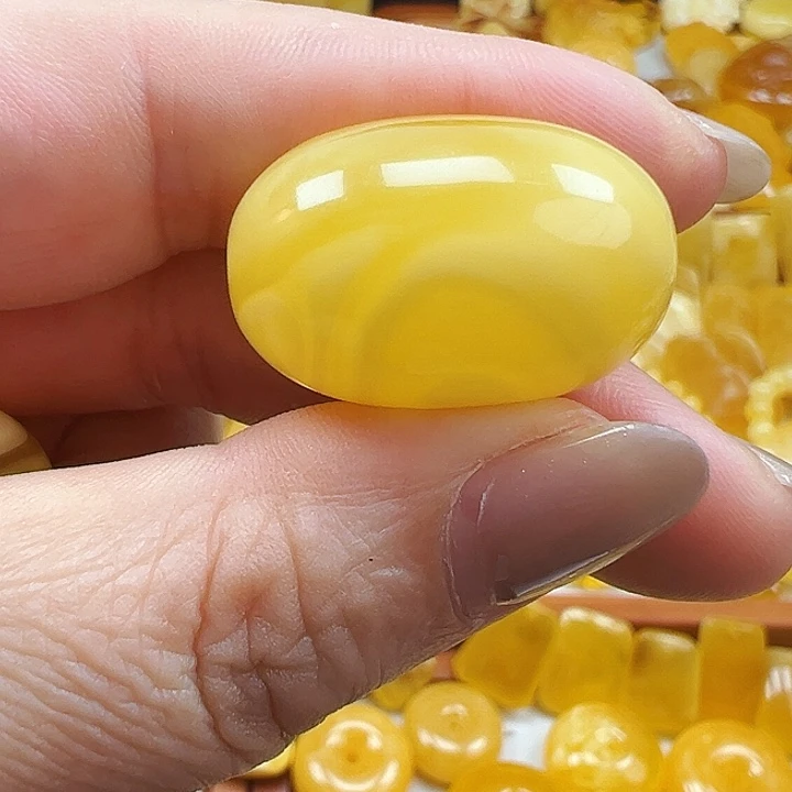 裸石琥珀未镶嵌不***。蜜蜡栆珠