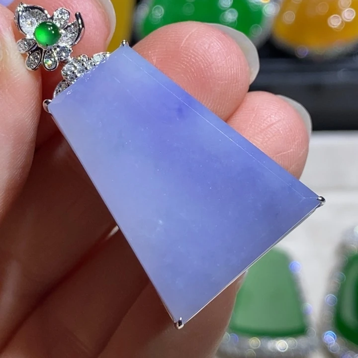 翡翠18K金镶嵌颈饰无事牌