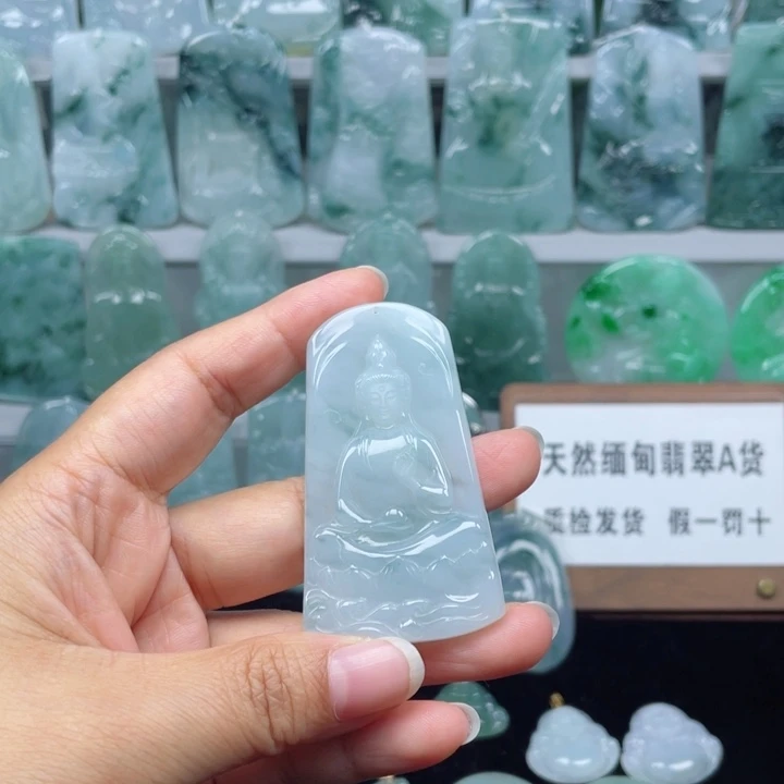 颈饰未镶嵌翡翠素衣观音