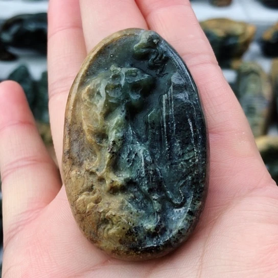 未镶嵌岫岩河磨玉（透闪石质玉）挂件