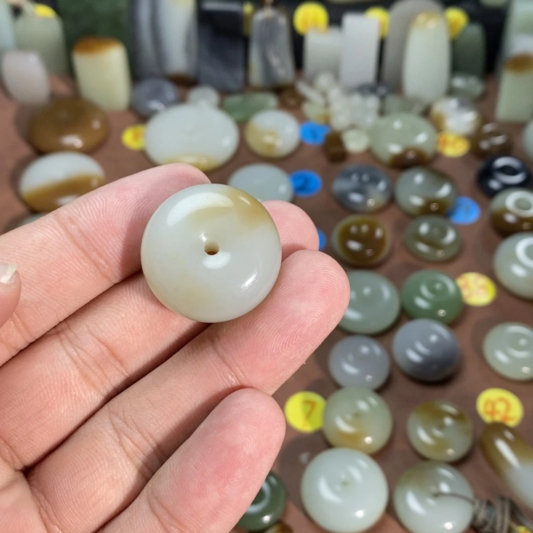 和田玉未镶嵌吊坠(不含链)