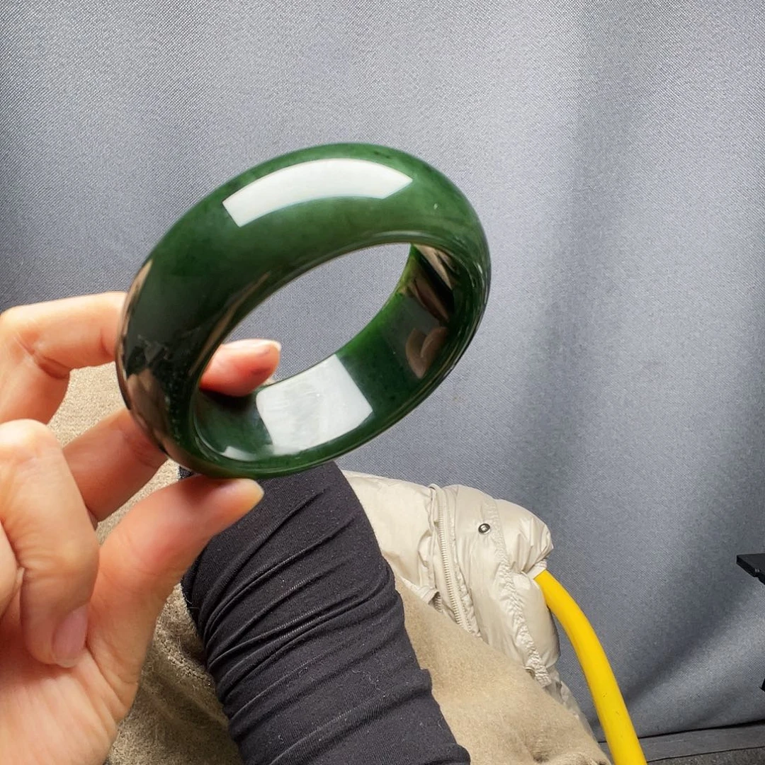 好***8和田玉未镶嵌手镯